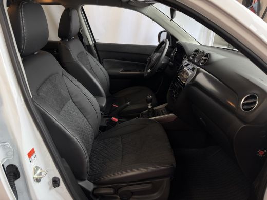 Suzuki Vitara 1.4 BOOSTERJET HYBRID SMART HYBRID STYLE PANORAMA SCHUIFDAK LEER CARPLAY NAVI CAMERA PDC STOELVERW. ActivLease financial lease