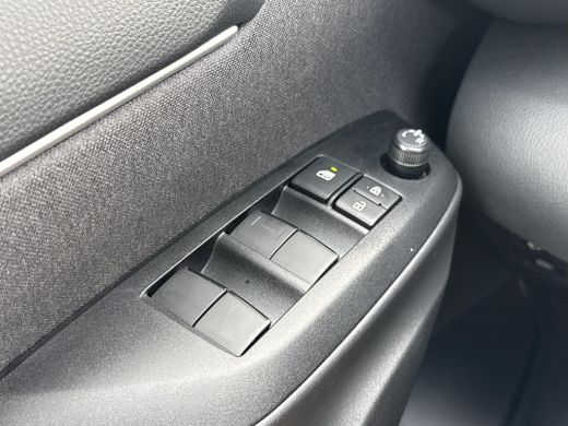 Toyota Yaris 1.5 Hybrid 115 First Edition **KEYLESS/ ADAPTIEVE CRUISE CONTROL/ AUTOMATISCHE DIMLICHTEN/ 36 MAA... ActivLease financial lease