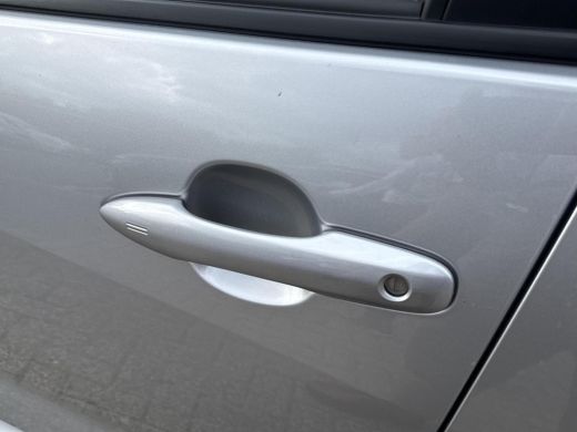 Toyota Yaris 1.5 Hybrid 115 First Edition **KEYLESS/ ADAPTIEVE CRUISE CONTROL/ AUTOMATISCHE DIMLICHTEN/ 36 MAA... ActivLease financial lease