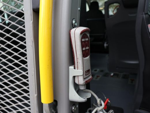 Volkswagen Crafter 2.0 TDI ROLSTOEL AUTO 9-PERS. + 4 ROLSTOELEN *EXCL. BTW* - EURO 6 - LIFT ActivLease financial lease