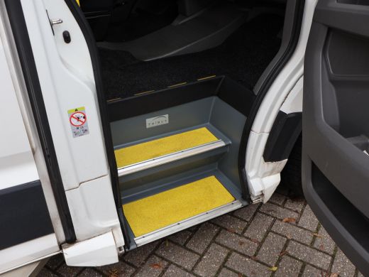 Volkswagen Crafter 2.0 TDI ROLSTOEL AUTO 9-PERS. + 4 ROLSTOELEN *EXCL. BTW* - EURO 6 - LIFT ActivLease financial lease