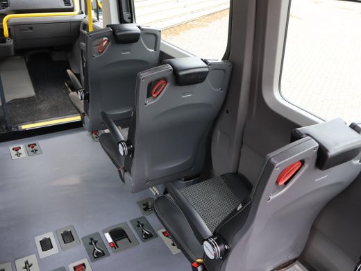 Volkswagen Crafter 2.0 TDI ROLSTOEL AUTO 9-PERS. + 4 ROLSTOELEN *EXCL. BTW* - EURO 6 - LIFT ActivLease financial lease