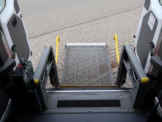 Volkswagen Crafter 2.0 TDI ROLSTOEL AUTO 9-PERS. + 4 ROLSTOELEN *EXCL. BTW* - EURO 6 - LIFT ActivLease financial lease