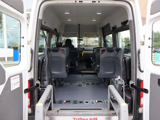 Volkswagen Crafter 2.0 TDI ROLSTOEL AUTO 9-PERS. + 4 ROLSTOELEN *EXCL. BTW* - EURO 6 - LIFT ActivLease financial lease
