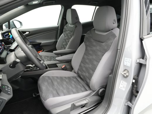 Volkswagen ID.4 Pure 52 kWh Navigatie Pdc Stoelverwarming Acc 260 ActivLease financial lease