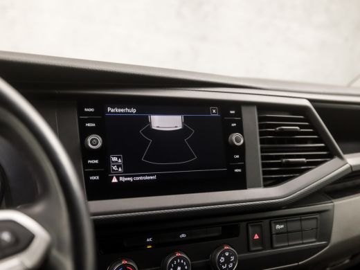 Volkswagen Transporter 2.0 TDI L1H1 28 Highline 150Pk Automaat (APPLE CARPLAY, GROOT NAVI, 3 ZITS, ADAPTIVE CRUISE, PARK... ActivLease financial lease