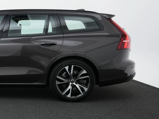 Volvo  V60 B3 Essential Edition | Adaptive Cruise | BLIS | Trekhaak | Stoelverwarming | Google | 18" ActivLease financial lease