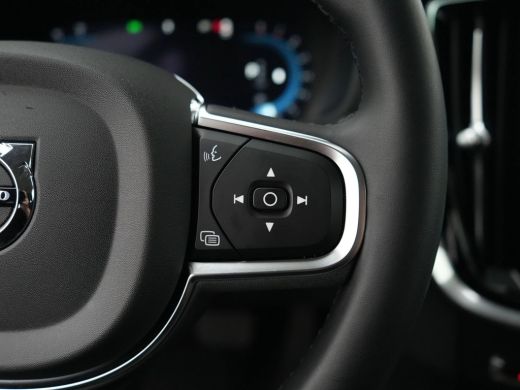 Volvo  V60 B3 Essential Edition | Adaptive Cruise | BLIS | Trekhaak | Stoelverwarming | Google | 18" ActivLease financial lease
