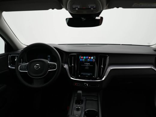 Volvo  V60 B3 Essential Edition | Adaptive Cruise | BLIS | Trekhaak | Stoelverwarming | Google | 18" ActivLease financial lease