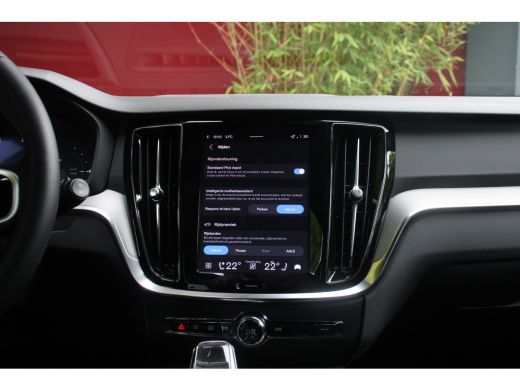 Volvo  V60 T6 AWD Plug-in Hybrid Plus Dark | Panoramadak | Memory | Harman/Kardon | 360 Camera | Head-up dis... ActivLease financial lease