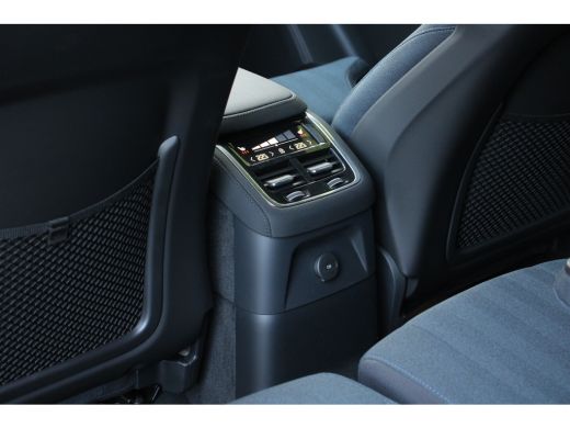 Volvo  XC90 2.0 T8 Plug-in hybrid AWD Ultra Black Edition | Luchtvering | Bowers&Wilkins | Panoramadak | 360 ... ActivLease financial lease