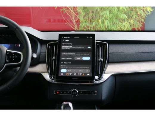 Volvo  XC90 T8 AWD Plug-in Hybrid Ultra Bright | Trekhaak | 360 Camera | Luchtvering | Harman/Kardon | Head-up ActivLease financial lease