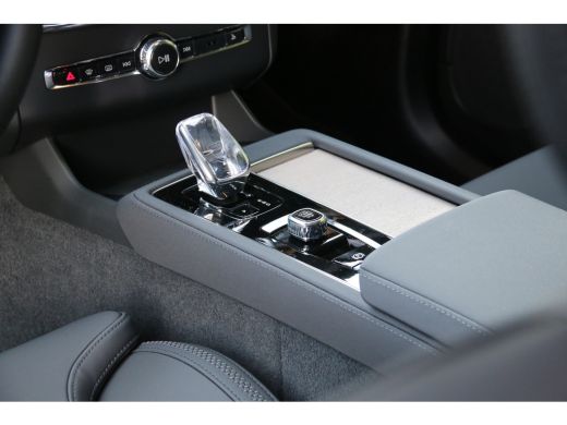 Volvo  XC90 T8 AWD Plug-in Hybrid Ultra Bright | Trekhaak | 360 Camera | Luchtvering | Harman/Kardon | Head-up ActivLease financial lease