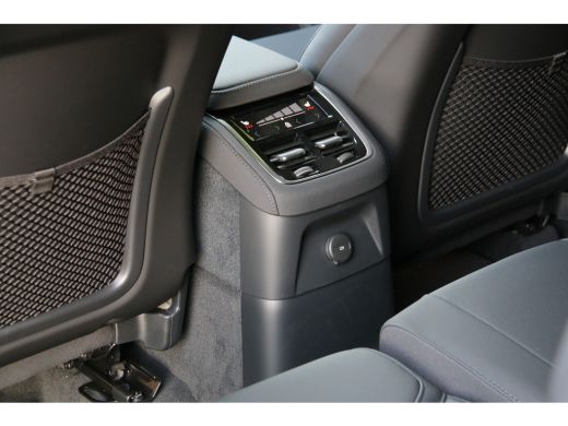 Volvo  XC90 T8 AWD Plug-in Hybrid Ultra Bright | Trekhaak | 360 Camera | Luchtvering | Harman/Kardon | Head-up ActivLease financial lease