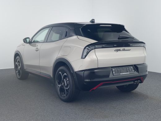 Alfa Romeo Junior Ibrida Speciale Automaat ActivLease financial lease