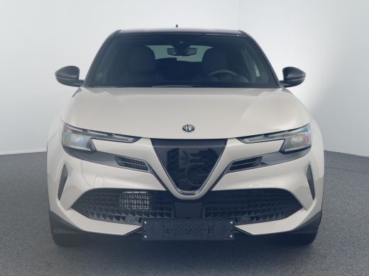 Alfa Romeo Junior Ibrida Speciale Automaat ActivLease financial lease