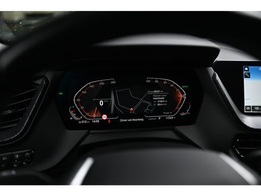 BMW 1 Serie 118i Sport Line Automaat / Trekhaak / Sportstoelen / LED / Live Cockpit Professional / Cruise Con... ActivLease financial lease