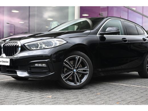 BMW 1 Serie 118i Sport Line Automaat / Trekhaak / Sportstoelen / LED / Live Cockpit Professional / Cruise Con... ActivLease financial lease