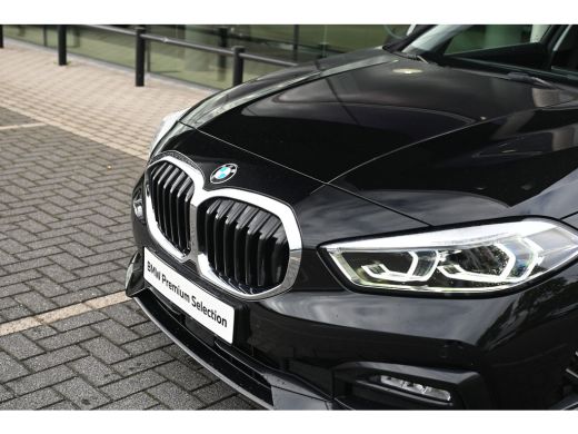 BMW 1 Serie 118i Sport Line Automaat / Trekhaak / Sportstoelen / LED / Live Cockpit Professional / Cruise Con... ActivLease financial lease