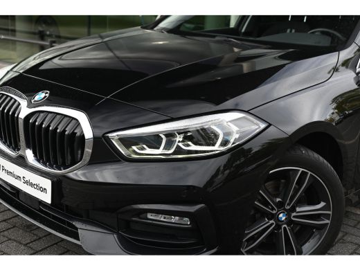 BMW 1 Serie 118i Sport Line Automaat / Trekhaak / Sportstoelen / LED / Live Cockpit Professional / Cruise Con... ActivLease financial lease