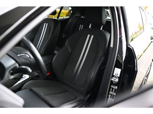 BMW 1 Serie 118i Sport Line Automaat / Trekhaak / Sportstoelen / LED / Live Cockpit Professional / Cruise Con... ActivLease financial lease