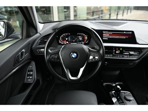 BMW 1 Serie 118i Sport Line Automaat / Trekhaak / Sportstoelen / LED / Live Cockpit Professional / Cruise Con... ActivLease financial lease