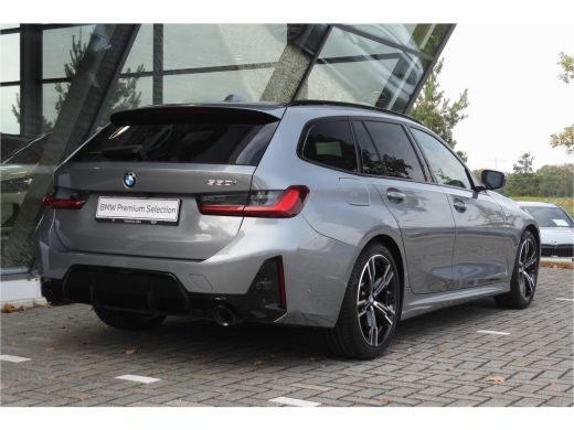 BMW 3 Serie Touring 330i M Sport Automaat / Panoramadak / Sportstoelen / Achteruitrijcamera / Adaptieve LED /... ActivLease financial lease
