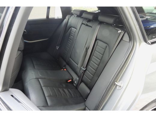 BMW 3 Serie Touring 330i M Sport Automaat / Panoramadak / Sportstoelen / Achteruitrijcamera / Adaptieve LED /... ActivLease financial lease