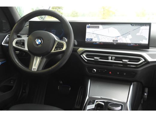 BMW 3 Serie Touring 330i M Sport Automaat / Panoramadak / Sportstoelen / Achteruitrijcamera / Adaptieve LED /... ActivLease financial lease