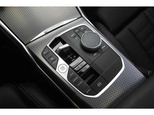 BMW 3 Serie Touring 330i M Sport Automaat / Panoramadak / Sportstoelen / Achteruitrijcamera / Adaptieve LED /... ActivLease financial lease