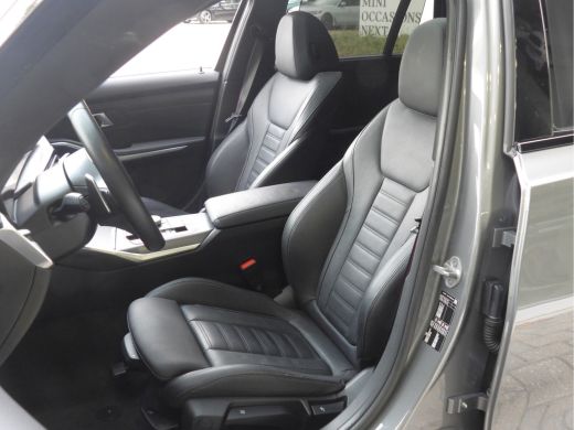 BMW 3 Serie Touring 330i M Sport Automaat / Panoramadak / Sportstoelen / Achteruitrijcamera / Adaptieve LED /... ActivLease financial lease