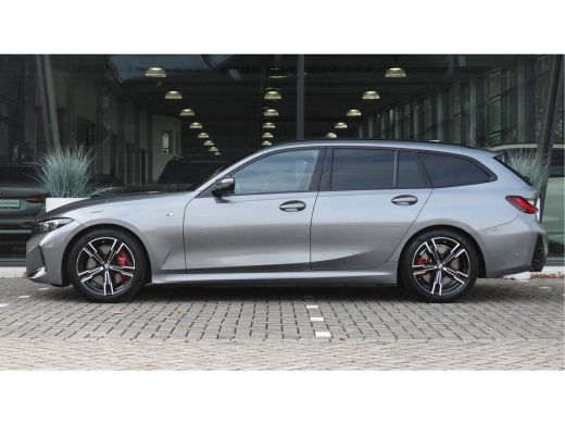 BMW 3 Serie Touring 330i M Sport Automaat / Panoramadak / Sportstoelen / Achteruitrijcamera / Adaptieve LED /... ActivLease financial lease