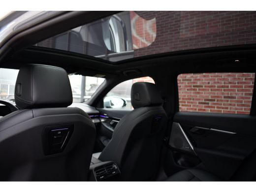 BMW 5 Serie Touring 520i M-Sport Pano Trekh ACC 360 B&W HUD 21inch Stoelventilatie ActivLease financial lease