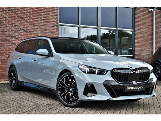 BMW 5 Serie Touring 520i M-Sport Pano Trekh ACC 360 B&W HUD 21inch Stoelventilatie ActivLease financial lease