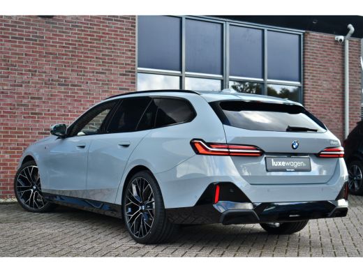 BMW 5 Serie Touring 520i M-Sport Pano Trekh ACC 360 B&W HUD 21inch Stoelventilatie ActivLease financial lease