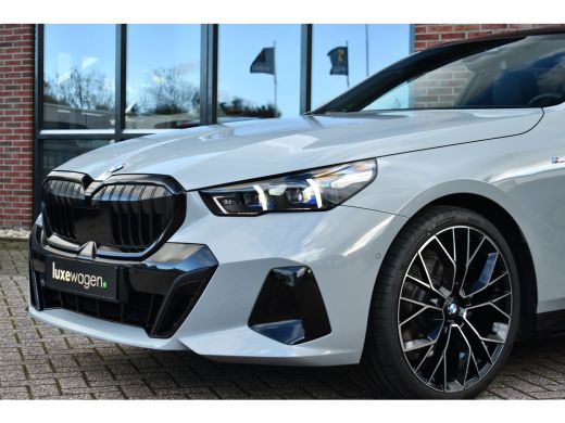 BMW 5 Serie Touring 520i M-Sport Pano Trekh ACC 360 B&W HUD 21inch Stoelventilatie ActivLease financial lease