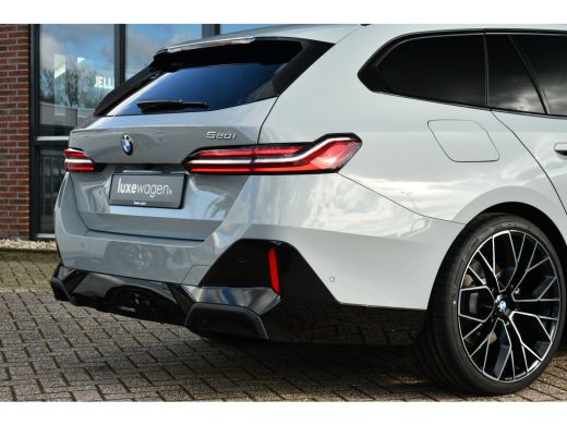 BMW 5 Serie Touring 520i M-Sport Pano Trekh ACC 360 B&W HUD 21inch Stoelventilatie ActivLease financial lease
