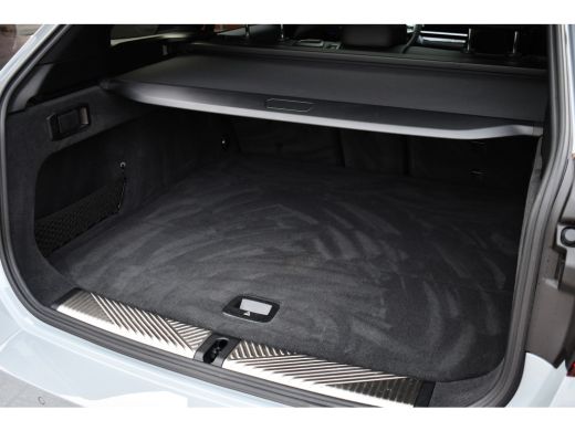 BMW 5 Serie Touring 520i M-Sport Pano Trekh ACC 360 B&W HUD 21inch Stoelventilatie ActivLease financial lease