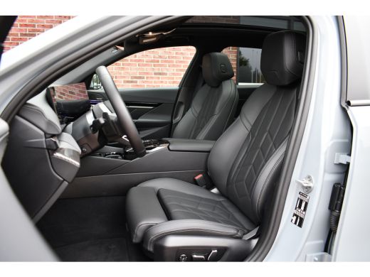 BMW 5 Serie Touring 520i M-Sport Pano Trekh ACC 360 B&W HUD 21inch Stoelventilatie ActivLease financial lease