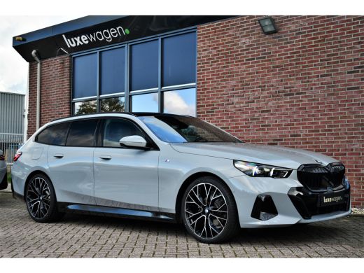 BMW 5 Serie Touring 520i M-Sport Pano Trekh ACC 360 B&W HUD 21inch Stoelventilatie ActivLease financial lease