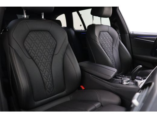 BMW 5 Serie Touring 540i xDrive High Executive M Sport Automaat / Trekhaak / Sportstoelen / Achteruitrijcamer... ActivLease financial lease