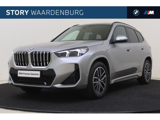 BMW X1 sDrive18i M Sport Automaat / Trekhaak / Sportstoelen / Achteruitrijcamera / M Adaptief onderstel ...
