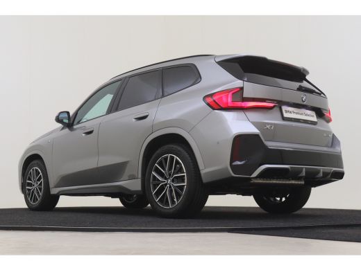 BMW X1 sDrive18i M Sport Automaat / Trekhaak / Sportstoelen / Achteruitrijcamera / M Adaptief onderstel ... ActivLease financial lease