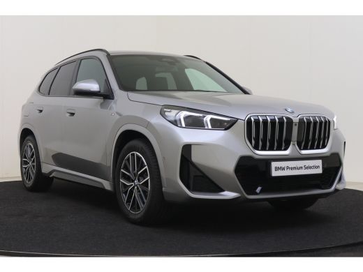 BMW X1 sDrive18i M Sport Automaat / Trekhaak / Sportstoelen / Achteruitrijcamera / M Adaptief onderstel ... ActivLease financial lease