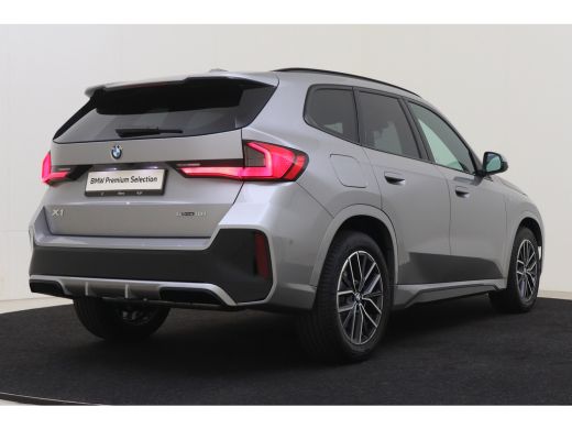 BMW X1 sDrive18i M Sport Automaat / Trekhaak / Sportstoelen / Achteruitrijcamera / M Adaptief onderstel ... ActivLease financial lease