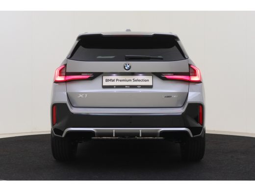 BMW X1 sDrive18i M Sport Automaat / Trekhaak / Sportstoelen / Achteruitrijcamera / M Adaptief onderstel ... ActivLease financial lease
