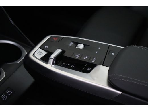 BMW X1 sDrive18i M Sport Automaat / Trekhaak / Sportstoelen / Achteruitrijcamera / M Adaptief onderstel ... ActivLease financial lease