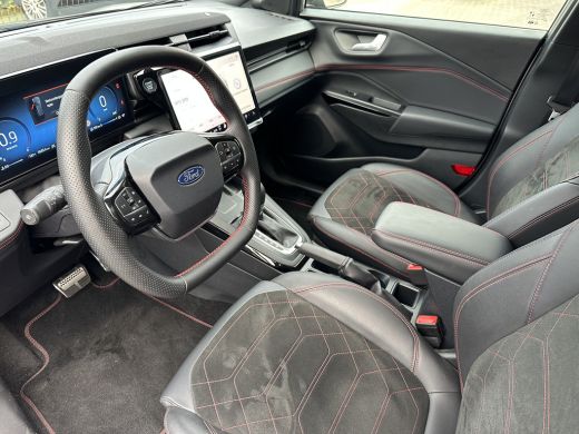 Ford Puma 1.0 125PK Hybrid ST-Line X AUTOMAAT | TREKHAAK AFNEEMBAAR| STOEL-, STUUR- EN VOORRUITVERWARMING| ... ActivLease financial lease