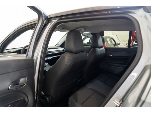 Jeep Avenger Summit 54 kWh | Warmtepomp | Elektrische Achterklep | Camera | Winter pack | Keyless | Climate Co... ActivLease financial lease