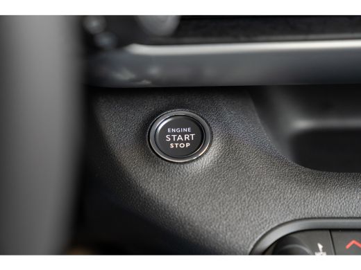 Jeep Avenger Summit 54 kWh | Warmtepomp | Elektrische Achterklep | Camera | Winter pack | Keyless | Climate Co... ActivLease financial lease